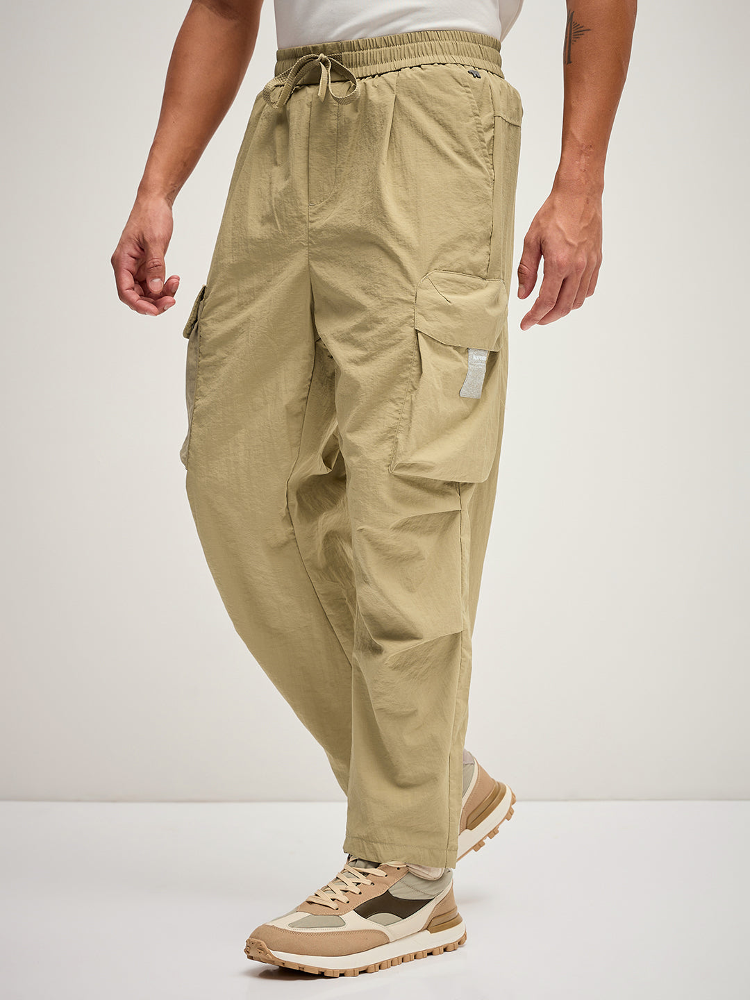 Men Beige Solid Regular Fit Cargo Pant