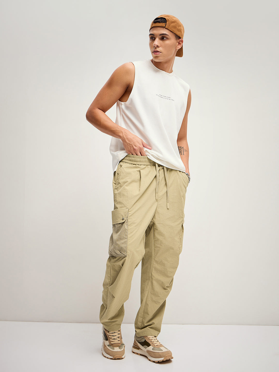 Men Beige Solid Regular Fit Cargo Pant