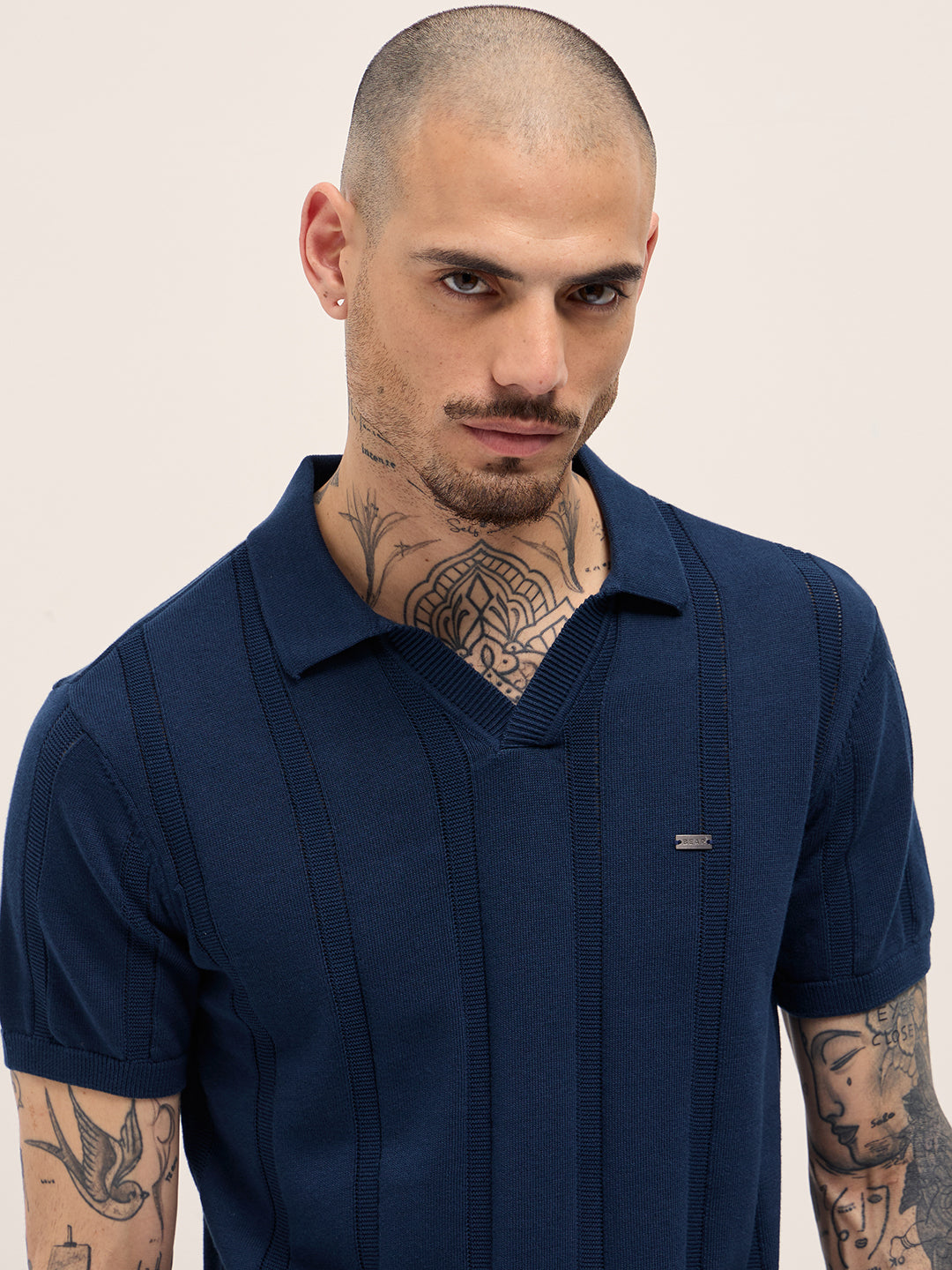 Men Blue Textured vertical knit stripes Slim Fit Polo